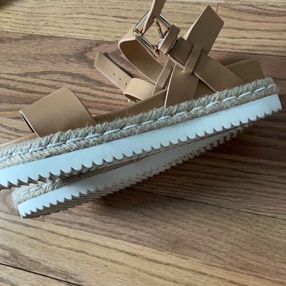 Platform sandals - Picture 2 of 2